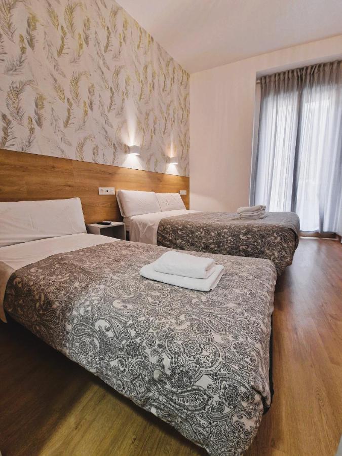 Hostal Comercial Madrid Ngoại thất bức ảnh